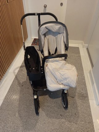 Carro gemelar Bugaboo: 1 capazo, 2 sillas