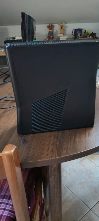 Xbox 360 4GB + Kinect