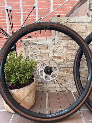 Juego Ruedas Bontrager Paradigm 25 700C TUBELESS