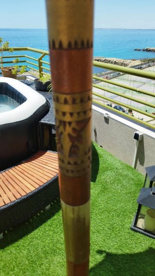 Sombrilla decorativa de bambú y madera