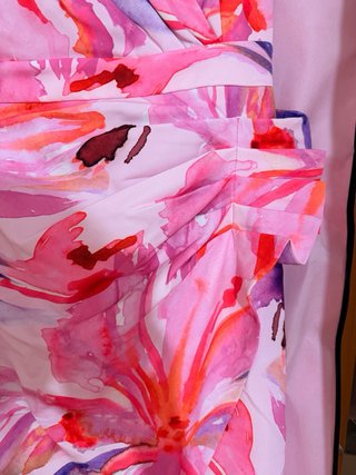 Vestido floral rosa invitada