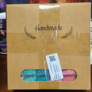 3 Cajas de cuentas para pulseras. El precio es und