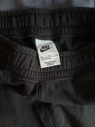 Chanadal Nike Negra y Dorado