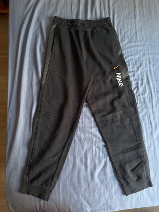 Chanadal Nike Negra y Dorado