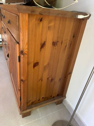 Aparador de madera maciza Ikea