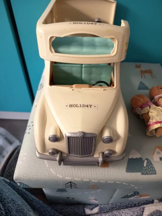 Caravana Sylvanian Families y familia perros
