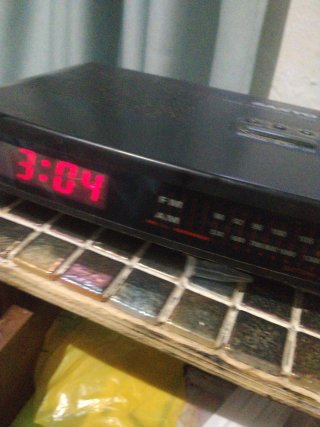Radio despertador Sanyo vintage