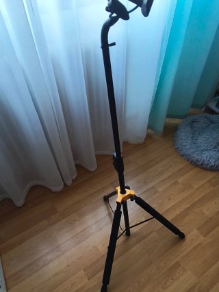 Soporte violonchelo, atril,silla y sujetapicas.