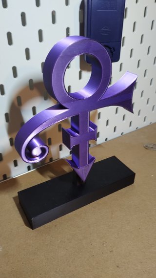 Estatua Love Symbol Prince Morado