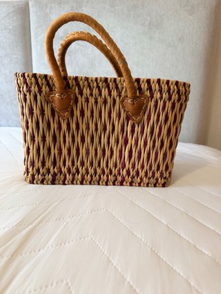 Bolsa artesanal paja morada y beige