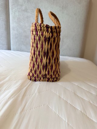 Bolsa artesanal paja morada y beige