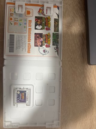 Nintendo 2DS Blanca con cargador y juego