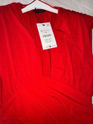 Vestido midi Zara rojo drapeado Talla M
