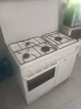 Horno de gas blanco