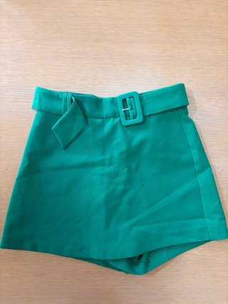 Pack Falda plisada blanca y falda pantalón verde