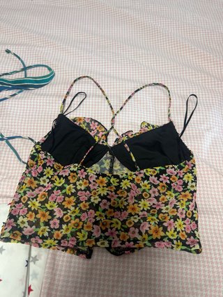 Top floral con cordones