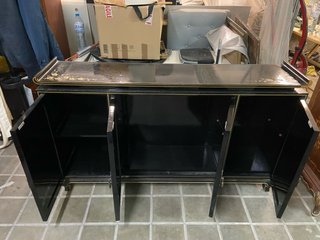 Mueble antiguo madera negro y dorado