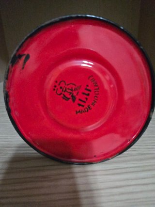 Tetera metálica roja