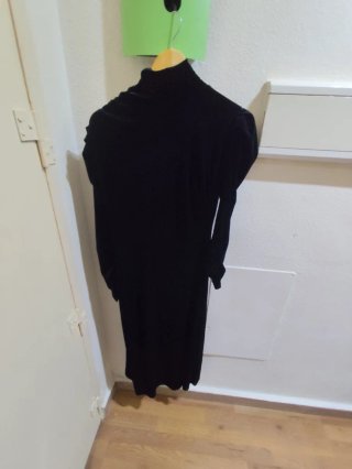 Vestido negro manga abullonada vestido coral