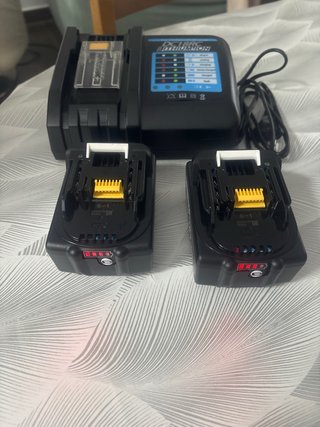 Cargador DC18RC y 2 Baterías Litio-Ion