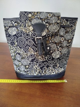 Mochila negra cuero y bordados Klimt
