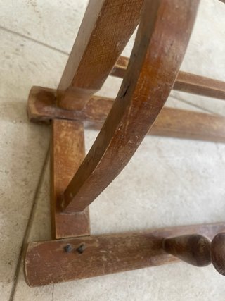 Perchero de madera antiguo para restaurar
