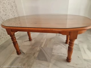 Mesa de comedor madera con crista y sofa chaiselon