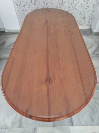 Mesa de comedor madera con crista y sofa chaiselon