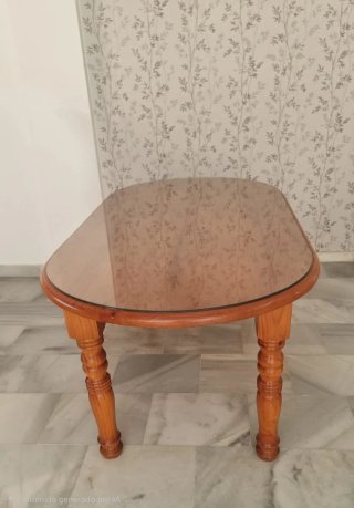 Mesa de comedor madera con crista y sofa chaiselon