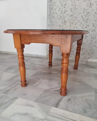 Mesa de comedor madera con crista y sofa chaiselon