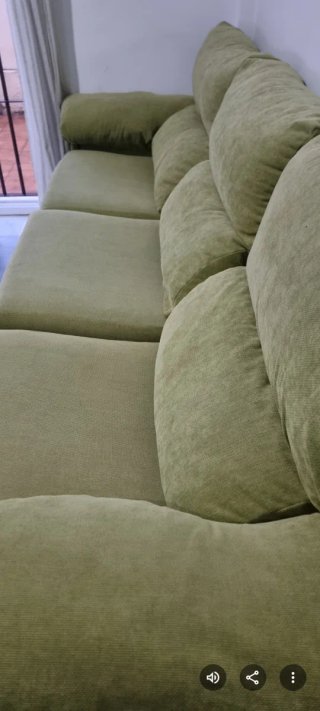 Mesa de comedor madera con crista y sofa chaiselon