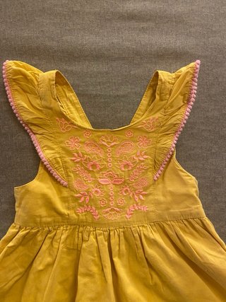 Vestido blanco niña con volantes
