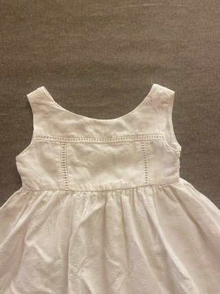 Vestido blanco niña con volantes