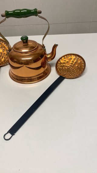 Juego de cobre: tetera y espumaderas