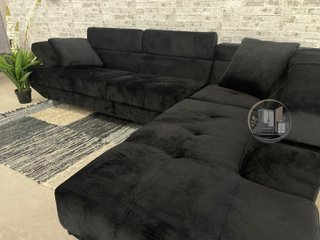 Sofá-rinconera en negro terciopelo