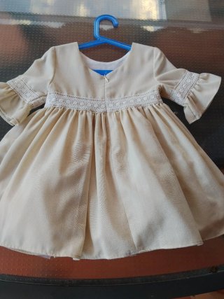 Traje de ceremonia niña beige encaje.