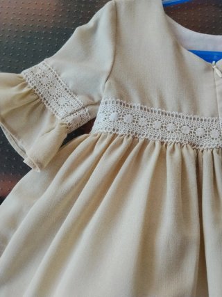 Traje de ceremonia niña beige encaje.