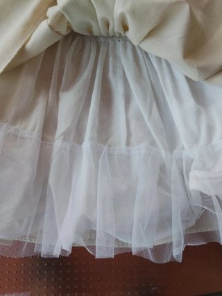 Traje de ceremonia niña beige encaje.