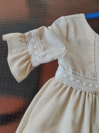 Traje de ceremonia niña beige encaje.