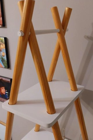Estantería infantil de madera blanca
