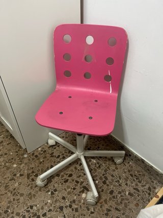 Tocador blanco con silla y cajones