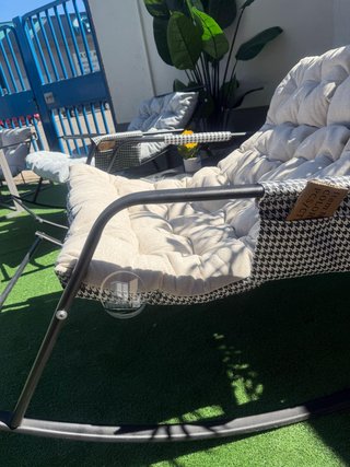 Nueva Silla Mecedora Tumbona Beige.