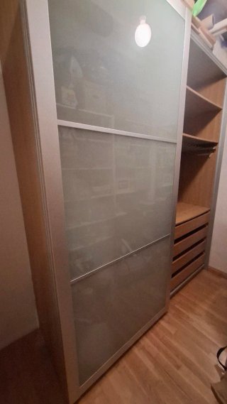 Armario de habitación madera, metal y cristal