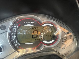 Moto Scooter 125cc Negra y Blanca