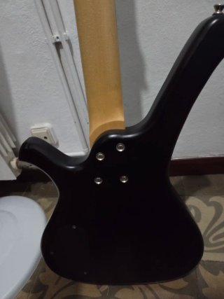 Bajo Eléctrico Boss Negro con funda