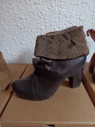Botines de piel varios modelos. Precio lote