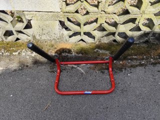 Colgador de bicicletas rojo