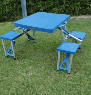 Mesa plegable con sillas camping playa