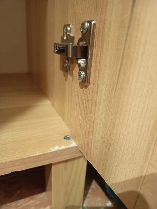 Armario de madera y plástico