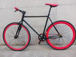Bicicleta Fixie Negra y Roja Preciosa puesta a pun
